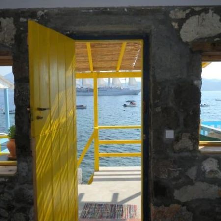 The Yellow Boat House Klima  ภายนอก รูปภาพ