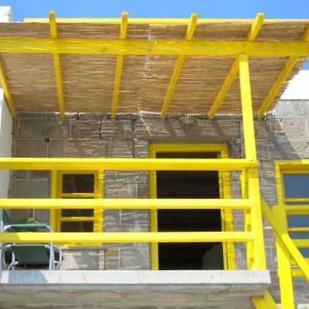 The Yellow Boat House Klima  ภายนอก รูปภาพ