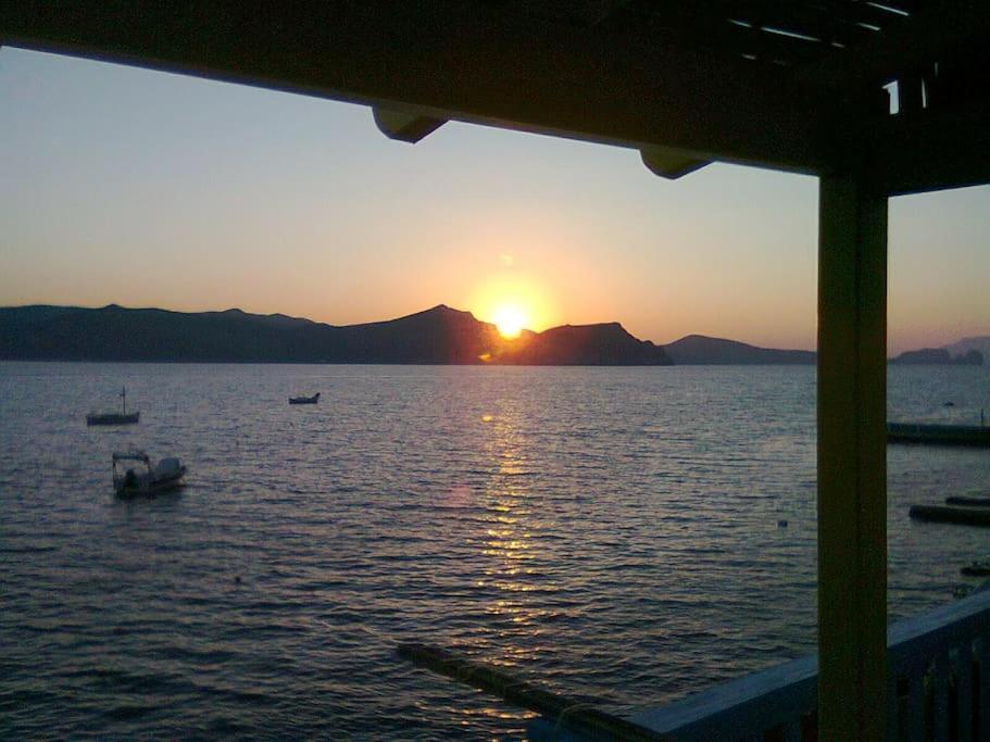 The Yellow Boat House Klima  ภายนอก รูปภาพ
